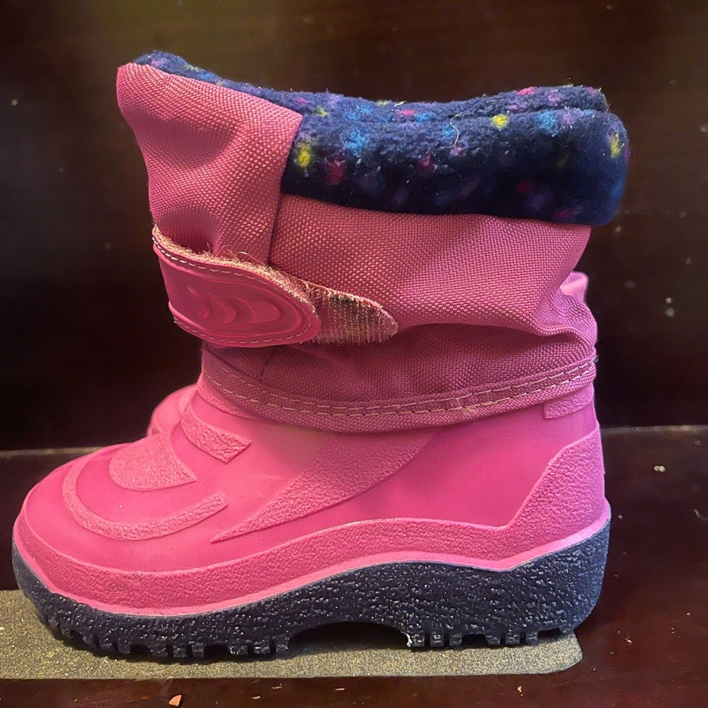 Girls snow/rain boots size 8